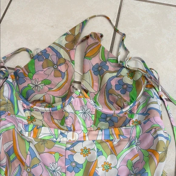 Floral crossover for love and lemons Dress - Picture 5 of 10